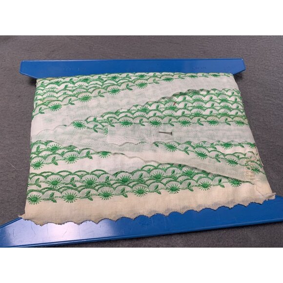 Vintage Green Embroidered Lace Trim 55 Yards Floral Pattern Dainty Scalloped Edg - Picture 2 of 5